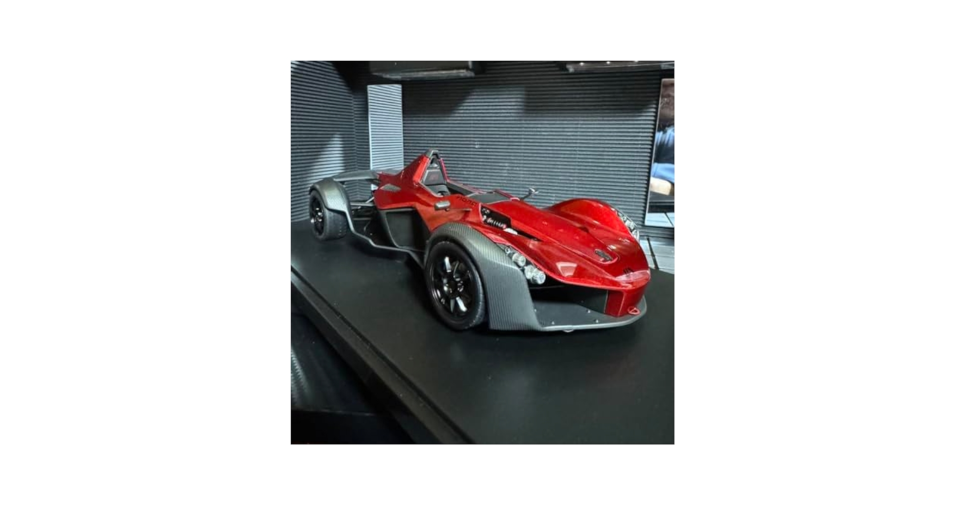未展示品 オートアート 1/18 BAC Mono メタリックレッド 未展示品 オートアート 1/18 BAC Mono メタリックレッド - メルカリ